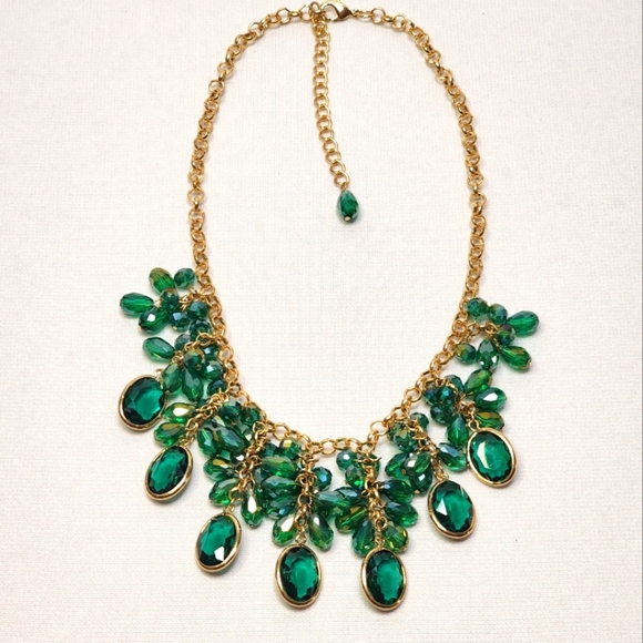 Green and Golden Statement Necklace - Picture 4 of 9